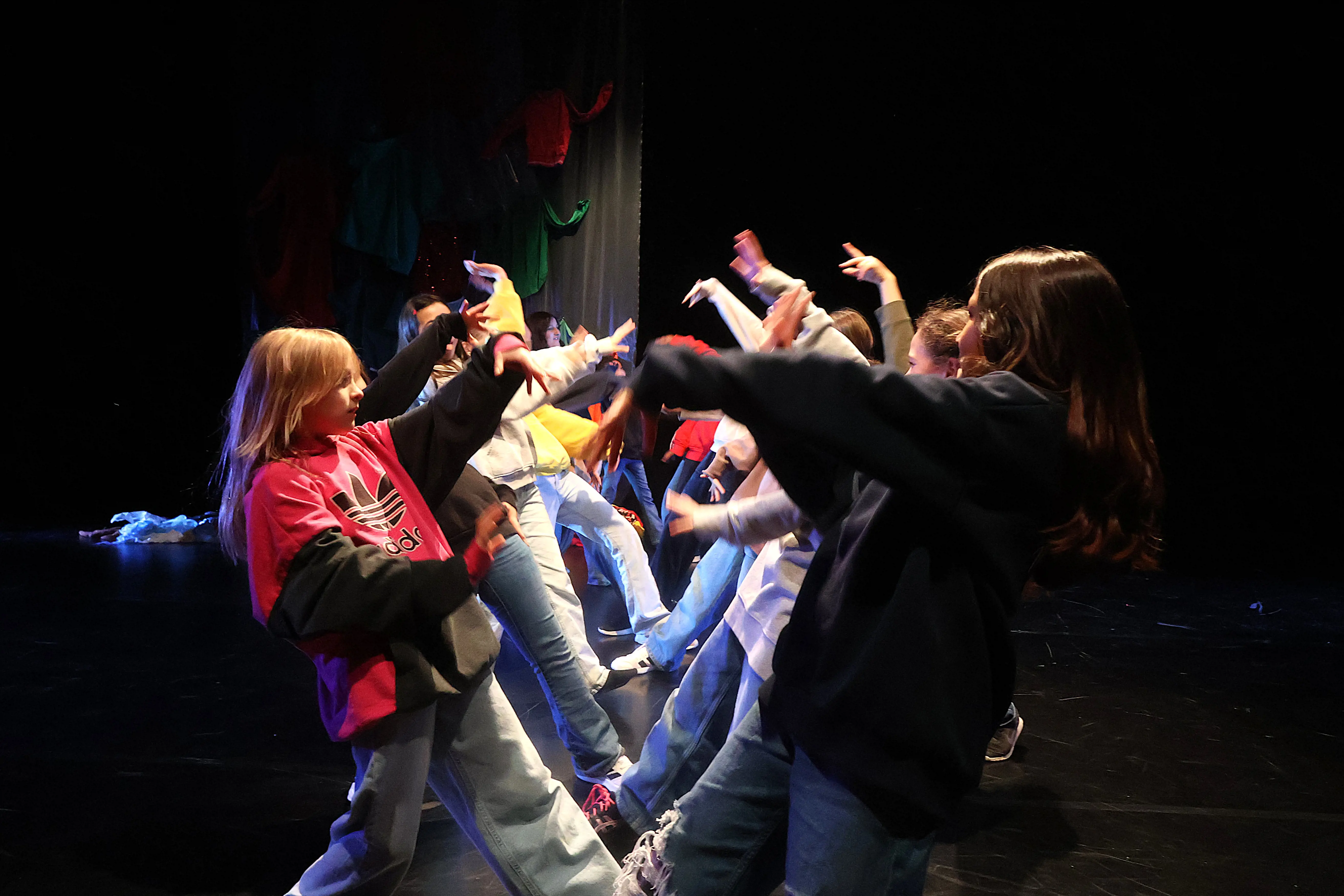 Bild på dansande barn